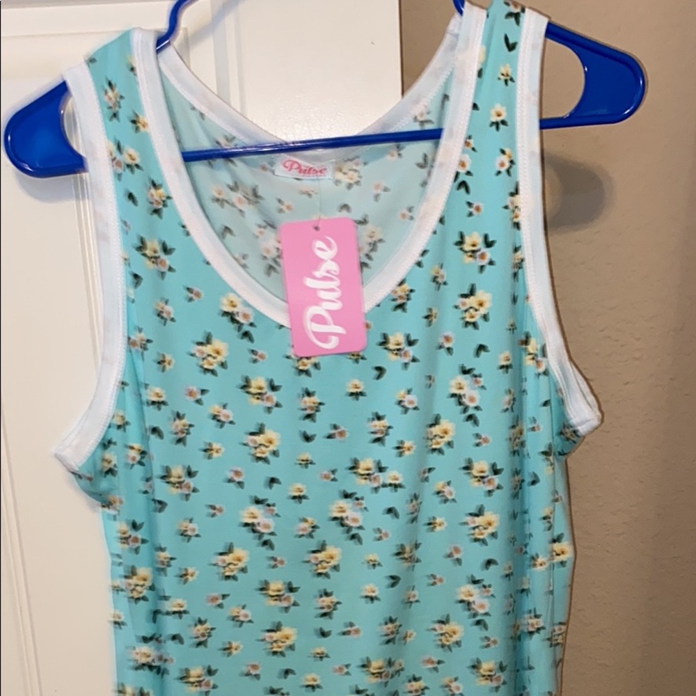 V neck floral tank top